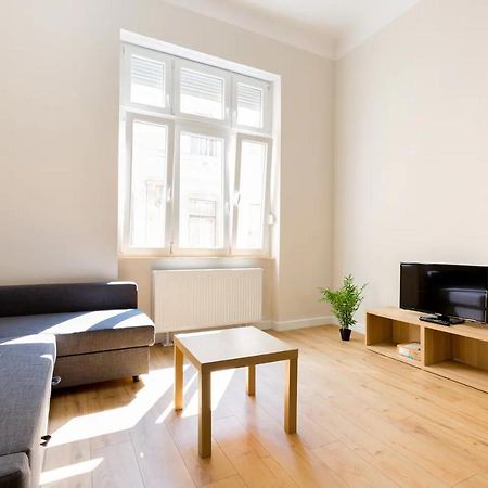 Kresz Geza 29 Westend Station 2 Bedrooms+Living Ac Budapest Esterno foto