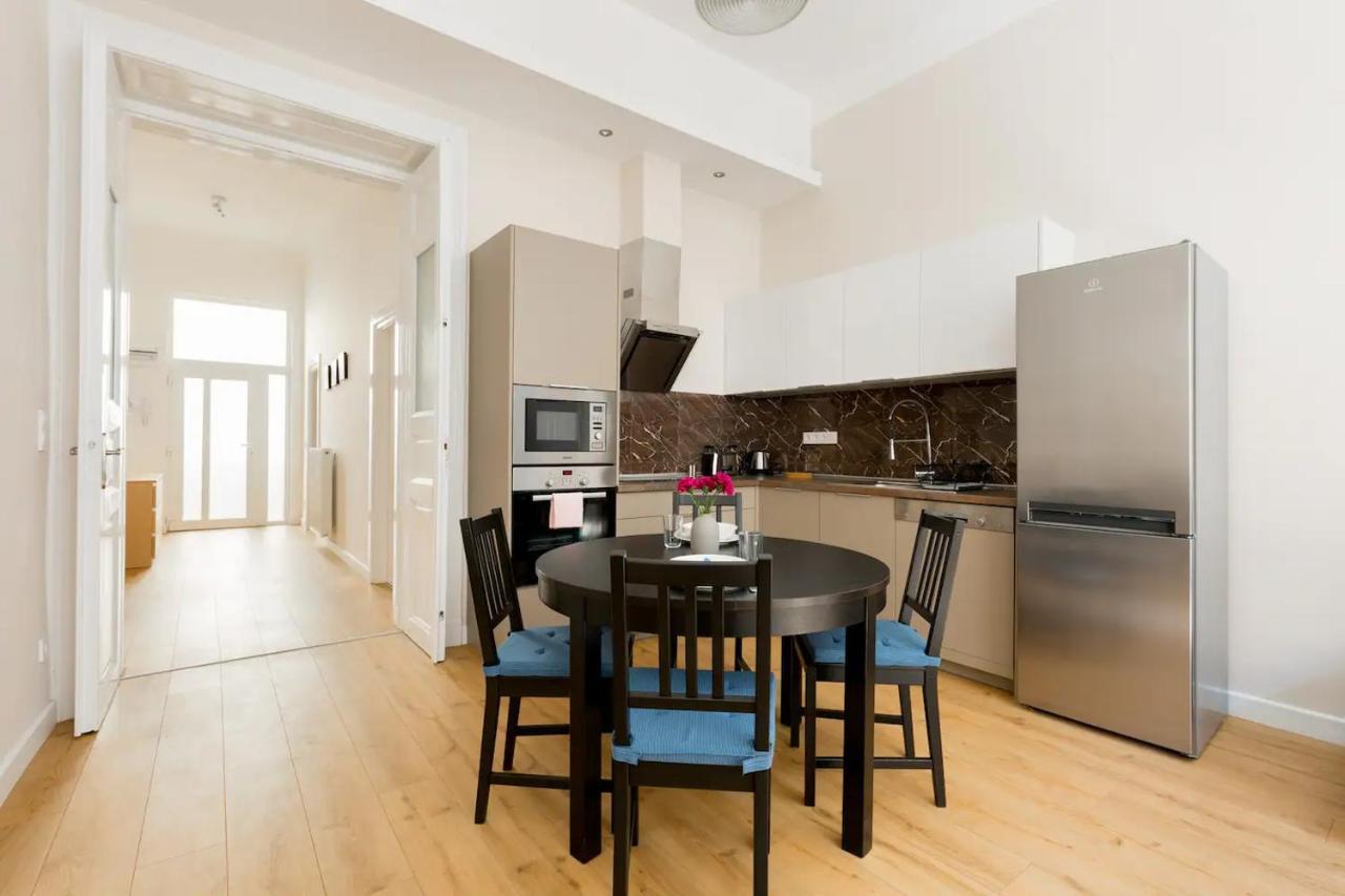Kresz Geza 29 Westend Station 2 Bedrooms+Living Ac Budapest Esterno foto
