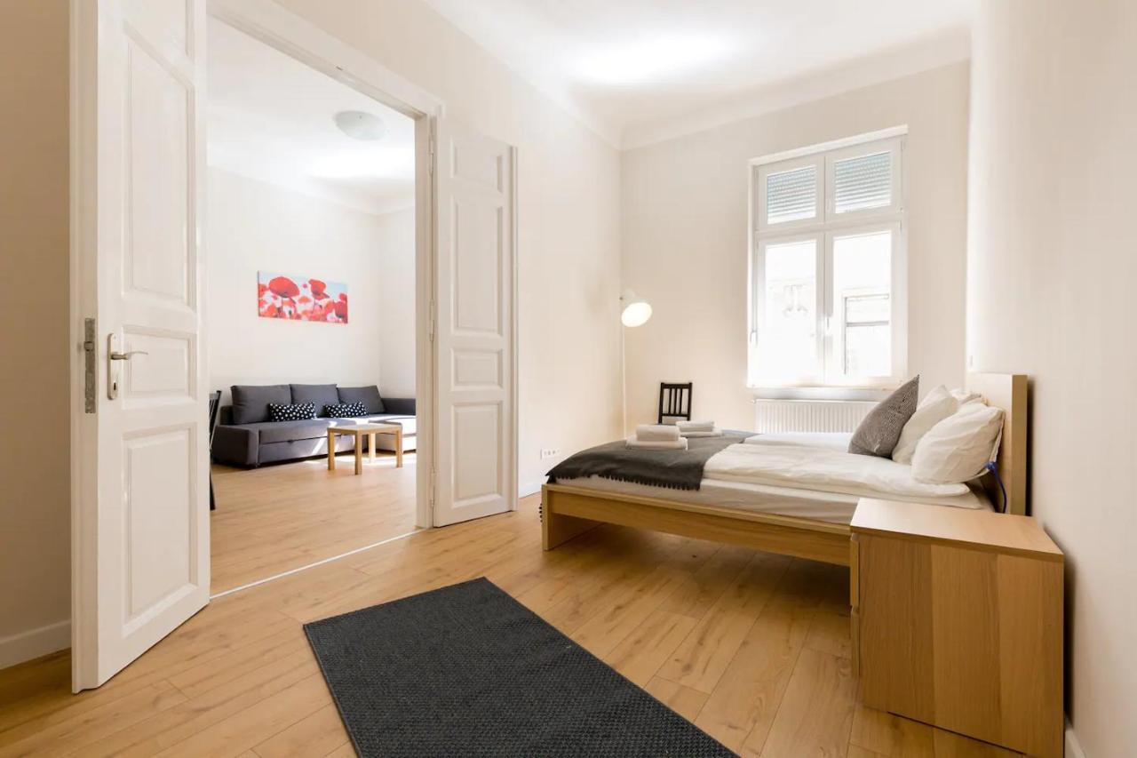 Kresz Geza 29 Westend Station 2 Bedrooms+Living Ac Budapest Esterno foto