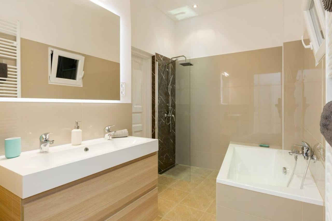 Kresz Geza 29 Westend Station 2 Bedrooms+Living Ac Budapest Esterno foto