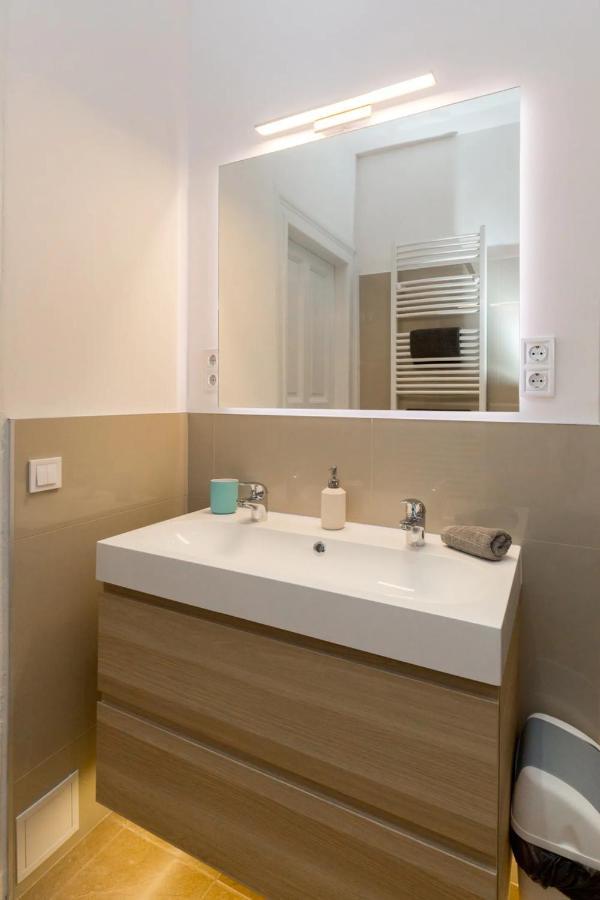 Kresz Geza 29 Westend Station 2 Bedrooms+Living Ac Budapest Esterno foto