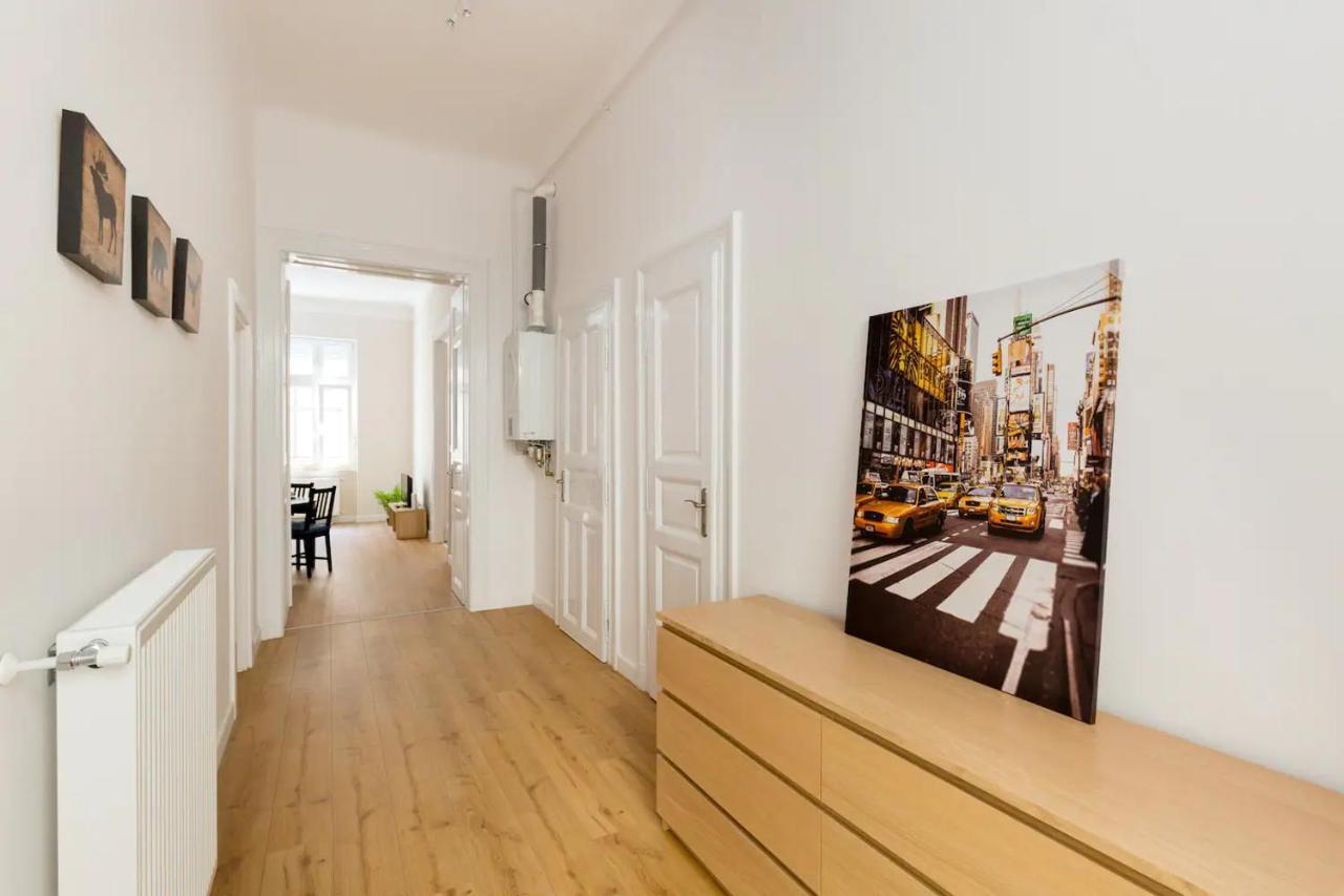 Kresz Geza 29 Westend Station 2 Bedrooms+Living Ac Budapest Esterno foto